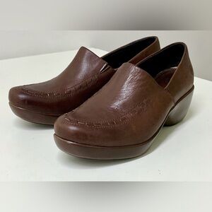 Women’s 9.5 B Lariat Leather Slip On Supportive Comfortable Orthopedic Clogs